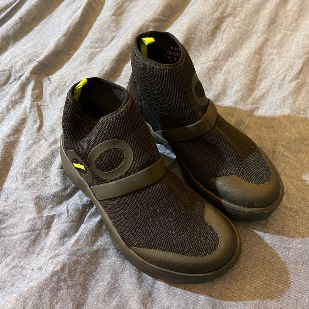 Women’s Black Bootie - never worn , size 7.5